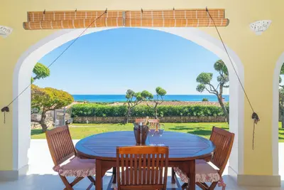 Image de Logement de vacances idyllique avec vue sur la mer - Villa Nina