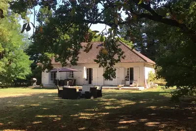 Image de Furnished tourist accommodation classified 4 stars on 2 hectares planted with trees not overlooked.