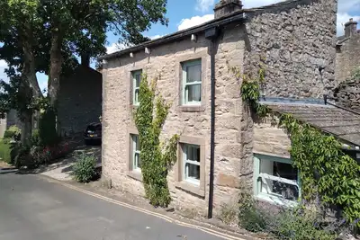 Image de Cottage Dans Populaire Village