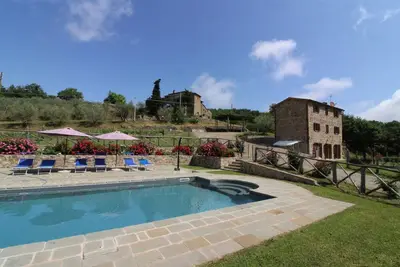Image de Merveilleuse maison de vacances privée pour 7 personnes avec piscine privée, Tv et parking
