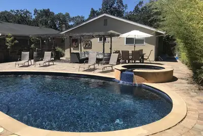 Image de Piscine, spa, Backyard énorme, 2 Miles de Sonoma Square et à 0, 5 à partir Vignobles