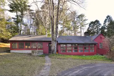 Image de Cuisine ÉNORME 4 Pvt Acres, 7 Min à la ville, idéal pour les amis ou une escapade en famille