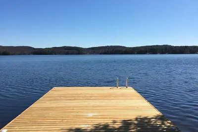 Image de Cozy 3 Bedroom / 2 Bathroom Cottage situé sur le lac convoité de Lake of Bays