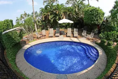Image de Villa privée, Downtown Pv, 3 blocs de la plage! Piscine privée et immense toit