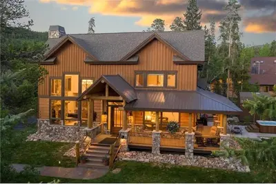 Image de Nouveau! En ville, maison de luxe avec vue imprenable et bain à remous