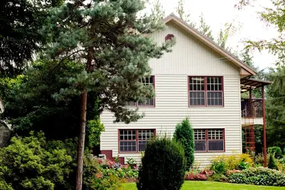 Image de Harrison Hot Springs: South Garden Location de vacances