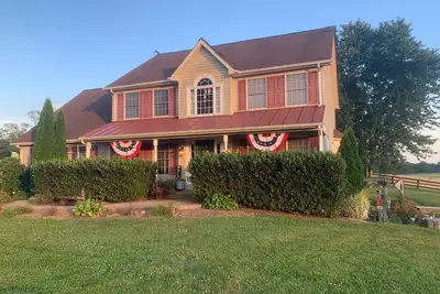 Image de 2019: réservation de visites guidées vin / bière au feuillage d'automne. Journées de la piscine printemps / été 2020!