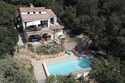 Image de Villa au calme entre mer et montagne