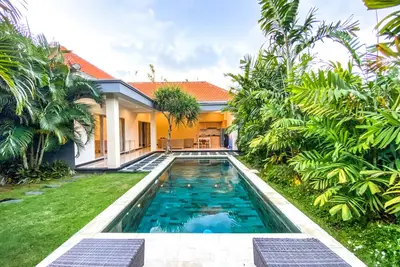 Image de ☆ Meilleure offre ☆ Chambre privée dans une villa de 4 chambres avec piscine Canggu / Berawa 5min Beach