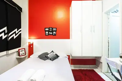 Image de Wifi et Metro au coin de Siqueira Campos avec Avenida Atlântica