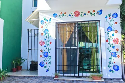Image de Casa Corazón est une maison de style mexicain, avec un excellent éclairage et un excellent emplacement.
