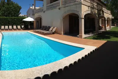 Image de Villa de luxe de 400 m², avec piscine privée et proche mer