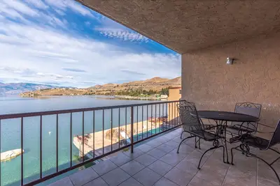 Image de Grandview Lake View 402! Condo de luxe 2 chambres au bord de l'eau, peut accueillir jusqu'à 6!