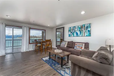 Image de Grandview Lake View 305! Condo de luxe Waterfront, peut accueillir jusqu'à 6!