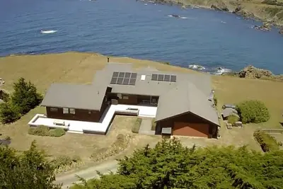 Image de Sanctuaire au bord de la mer spectaculaire avec bain à remous