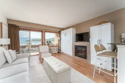 Image de Grandview Lake View 511! Suite King Waterfront avec vue sur le lac!