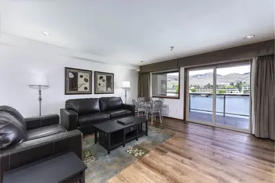 Image de Grandview River View 632! Condo de luxe Waterfront, peut accueillir jusqu'à 6!