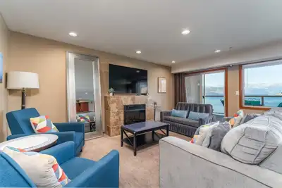 Image de Grandview Lake View 532! Condo de luxe 2 chambres Executive, peut accueillir jusqu'à 6!