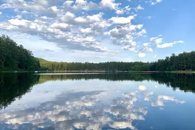 Image de Waterfront Log Home Quiet Lac-25 Minutes -Dimanche River Ski