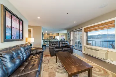 Image de Vue sur le lac Grandview 404! Luxueux condo de 2 chambres �� coucher au bord de l'eau, pour 6 personnes!