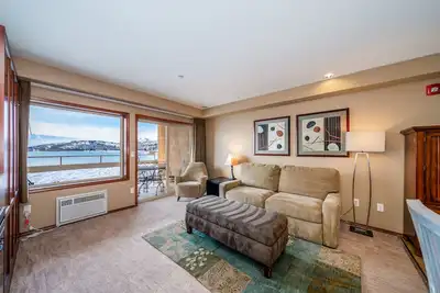 Image de Grandview Lake View 517! Condo de luxe Waterfront, peut accueillir jusqu'à 6!