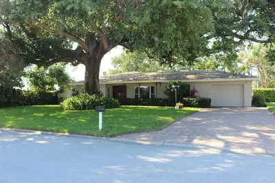 Image de Cozy 3 Chambre avec des tonnes de lumière naturelle!