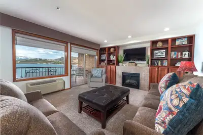 Image de Grandview Lake View 204! Luxueux condo de 2 chambres à coucher au bord de l'eau, pour 6 personnes!