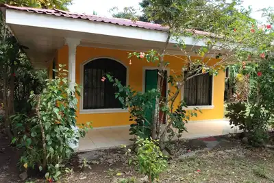 Maison spacieuse de 3 chambres près de Curu et Isla Tortuga
