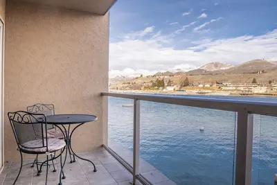 Image de Grandview River View 642! Condo de luxe Waterfront, peut accueillir jusqu'à 6!