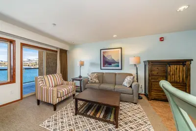 Image de Grandview Lake View 525! Condo de luxe Waterfront, peut accueillir jusqu'à 6!