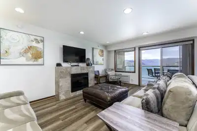 Image de Grandview Lake View 542! Condo de luxe 2 chambres Executive, peut accueillir jusqu'à 6!