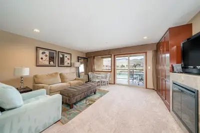 Image de Grandview River View 643! Condo de luxe Waterfront, peut accueillir jusqu'à 6!