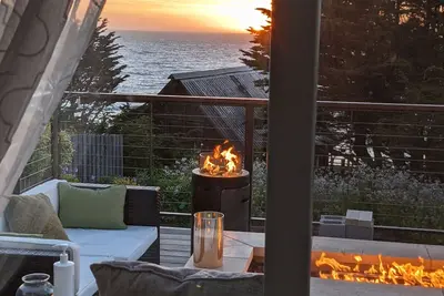 Image de Nouvelle maison avec vue imprenable sur l'océan et le coucher du soleil, à quelques pas de la plage privée