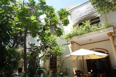 Image de Jardin tropical de la maison de la lune - côté ouest