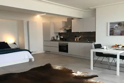 Image de Loft de bord de mer luxueux, moderne et chaleureux avec de superbes vues