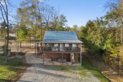 Image de Nouvelle Cabine! Piscine INTÉRIEURE! ÉBLOUISSANT! Hottub, CHEMINÉE, Firepit Chatt. Tn 21 Miles