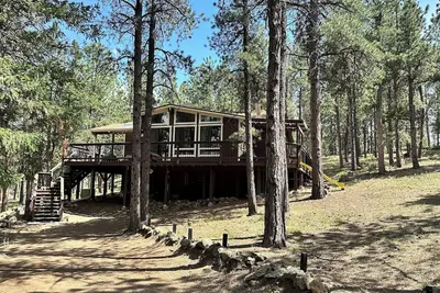 Image de Retraite dans une cabane de montagne paisible boisée de 5 acres