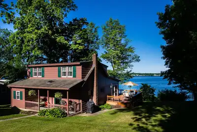 Image de Grande route d'automne sur la route des vins des Finger Lakes: bord du lac Owasco East Side
