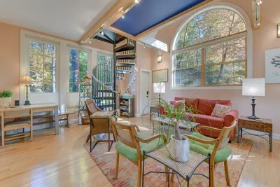 Image de Cozy Hot Springs Cottage w / Deck & River Access!