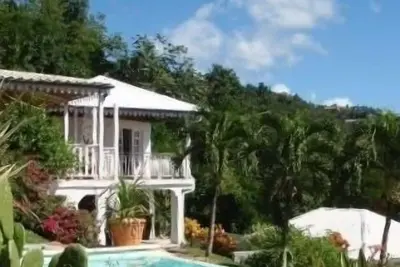 Image de Grand studio, Vue Mer, 350 euros/semaine, clim, piscine, terrasse, jardin.