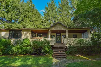 Image de Au bord du lac en pente douce, à pied des restaurants, à proximité de Wisp Resort