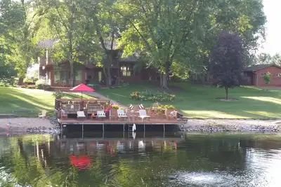 Image de Pvt 35 acres au bord du lac retraite: Ldg dort 16 - sentiers de tennis ct bain Ă remous et plus
