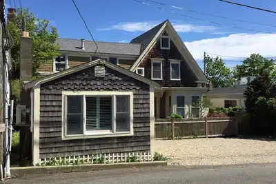 Charmant West End Cottage