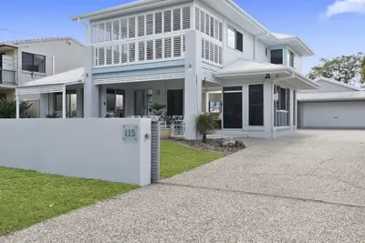 Superbe maison au bord de l'eau avec piscine - Sylvan Beach Esp, Bellara