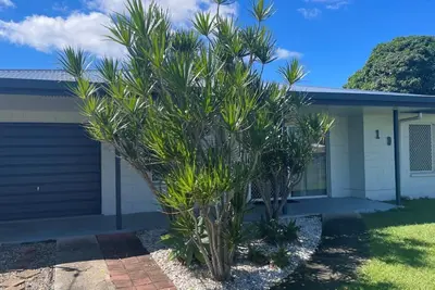 Image de Lowset Ă la maison avec Granny Flat ci-joint - Doomba Dr, Bongaree