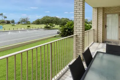 Image de Walk to Surf Beach - Appartement au rez-de-chaussée - Bribie Horizons Boyd St, Woorim