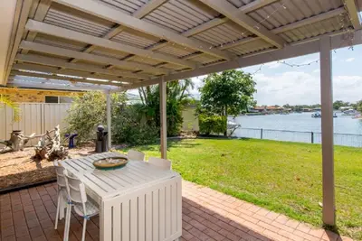 Image de Petite maison sur le canal - Dolphin Dr, Bongaree