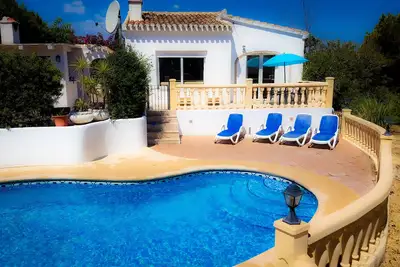 Image de Villa accueillante pour les familles (3 minutes de la plage Arenal) avec piscine privée et air conditionné