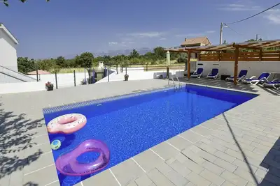 Image de Joli appartement pour 6 personnes avec piscine privée, climatisation, Wifi, Tv et terrasse
