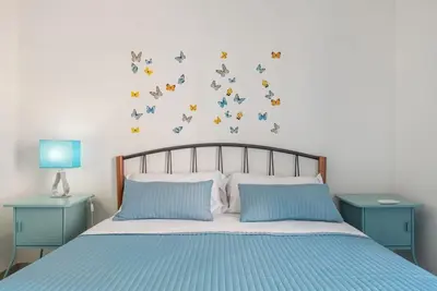 Image de Lumineux et bien entretenu, l'appartement est entièrement ��quipé et équipé avec WiFi 24h / 24, Tv, A / C